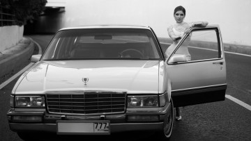 Картинка автомобили -авто+с+девушками красивая девушка cadillac de ville