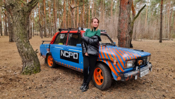 Картинка автомобили -авто+с+девушками lada 2107