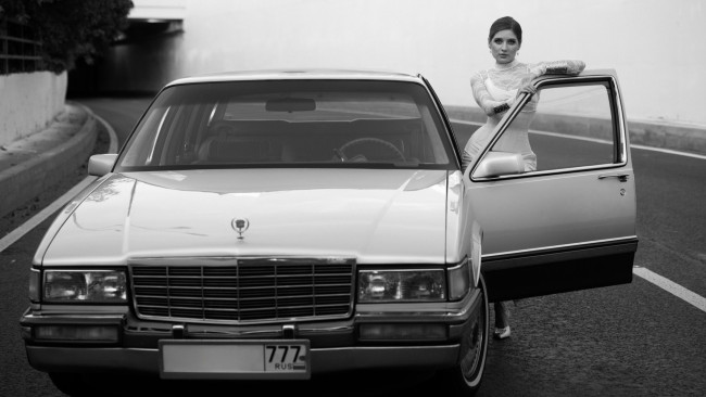 Обои картинки фото автомобили, -авто с девушками, красивая, девушка, cadillac, de, ville