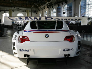 Картинка автомобили выставки уличные фото