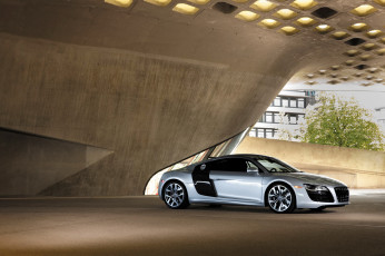 Картинка 2010 audi r8 quattro автомобили