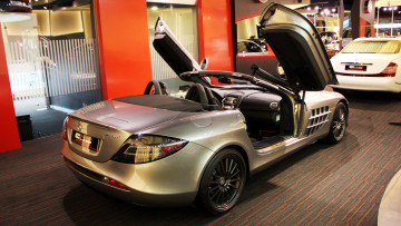 Картинка mercedes slr автомобили выставки уличные фото германия daimler ag