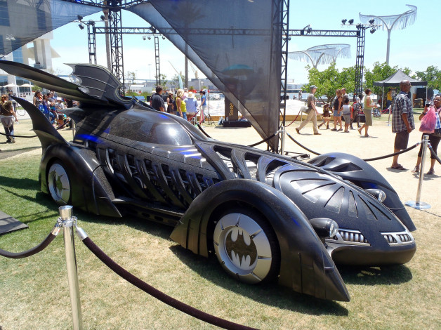 Обои картинки фото batmobile, автомобили, выставки, уличные, фото