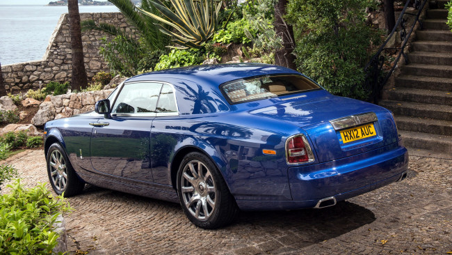 Обои картинки фото rolls, royce, phantom, автомобили, класс-люкс, великобритания, rolls-royce, motor, cars, ltd