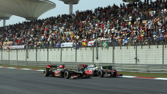 Обои картинки фото спорт, формула, grand, prix, железнодорожного, вокзала, шанхая, f1