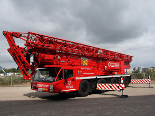 Картинка техника краны spierings sk498-at4г красный