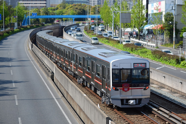 Обои картинки фото техника, поезда, автомобили, дорога, поезд