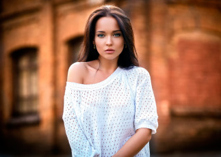 Картинка девушки -unsort+ брюнетки +шатенки город фон портрет lost girl взгляд прелесть