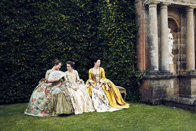 Обои картинки фото кино фильмы, outlander , сериал, старинные, платья