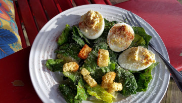 Картинка еда Яичные+блюда фаршированные яйца салат хлеб