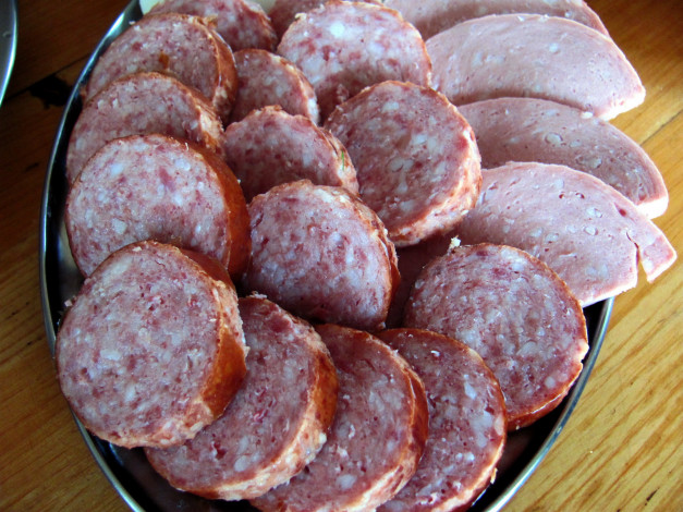 Обои картинки фото еда, колбасные изделия, ассорти