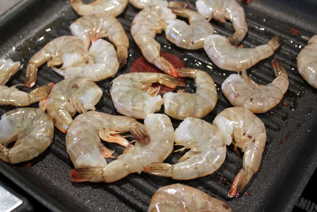 Обои картинки фото еда, рыба,  морепродукты,  суши,  роллы, креветки