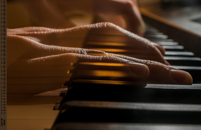 Обои картинки фото календари, компьютерный дизайн, клавиши, пальцы