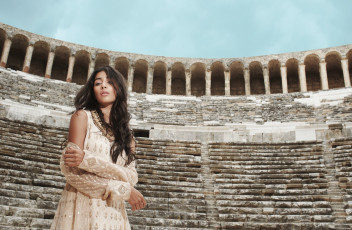 Картинка девушки pooja+hegde pooja hegde