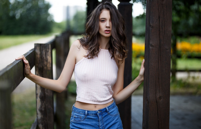 Обои картинки фото девушки, - брюнетки,  шатенки, топ, шорты, ???? ????????, ?????? ???????, disha shemetova