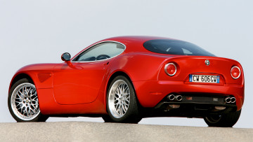 Картинка автомобили alfa+romeo красный