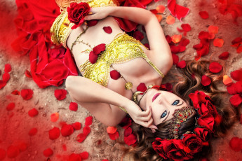 Картинка девушки -+брюнетки +шатенки брюнетка лепестки