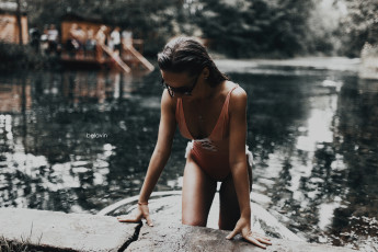 Картинка девушки -+брюнетки +шатенки девушка позирует александр белавин