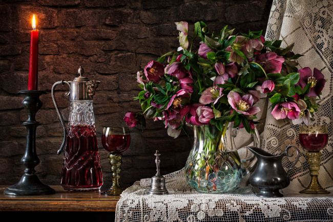 Обои картинки фото еда, напитки,  вино, свеча, колокольчик, вино, букет, кувшин, бокалы
