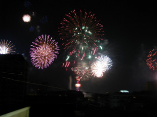 Картинка разное салюты фейерверки