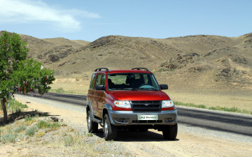 Картинка автомобили уаз обочина