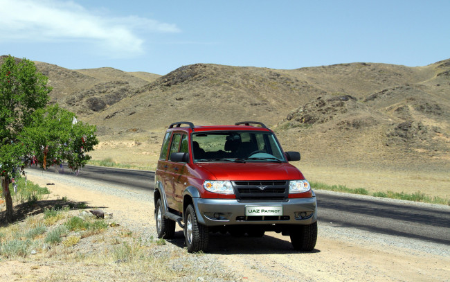 Обои картинки фото автомобили, уаз, обочина