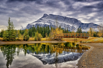 Картинка cascade ponds banff national park природа реки озера alberta горы мост пруд канада банф альберта canada отражение осень