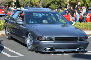 Картинка автомобили выставки уличные фото impala