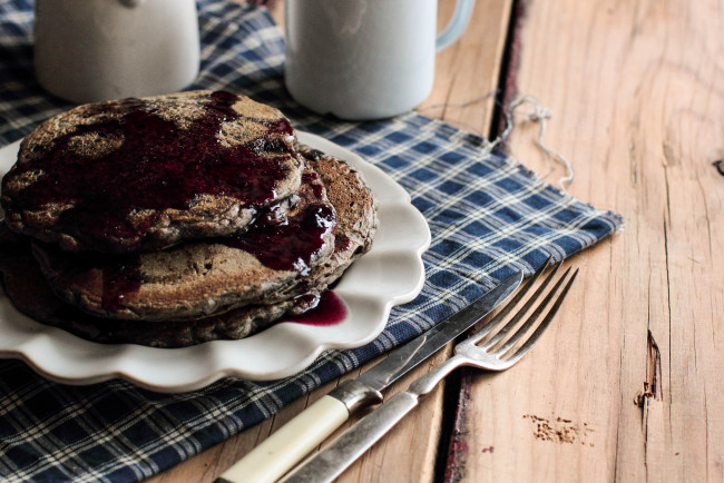 Обои картинки фото еда, блины, оладьи, нож, гречневые, вилка