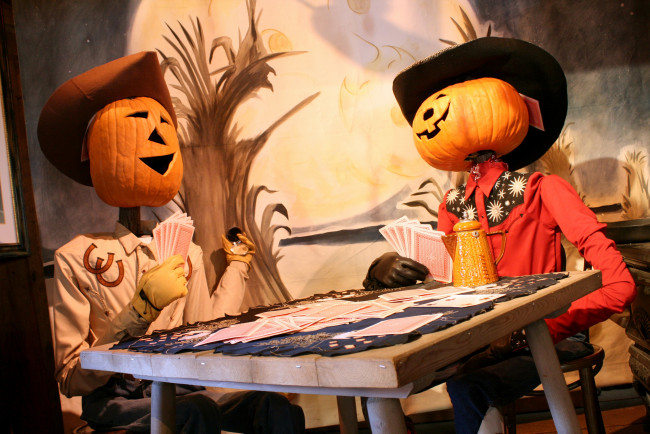 Обои картинки фото праздничные, хэллоуин, карты, игроки