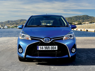 Картинка автомобили toyota hybrid yaris 2014г синий