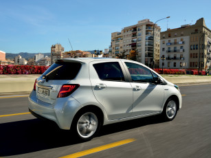 Картинка автомобили toyota светлый 2014 hybrid yaris