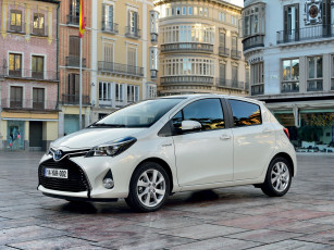 обоя автомобили, toyota, yaris, hybrid, 2014, светлый