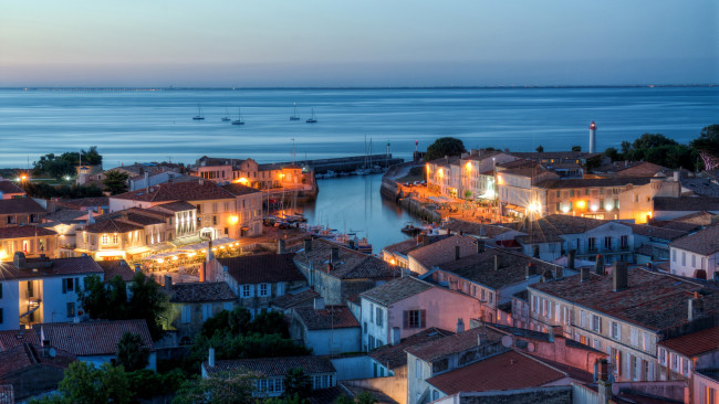 Обои картинки фото сен-мартен-де-ре франция, города, - огни ночного города, ночь, дома, море, побережье, огни