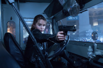 Картинка кино+фильмы terminator+5 +genesis пистолет sarah connor кабина эмилия кларк emilia clarke терминатор генезис
