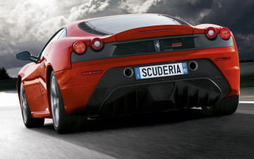 Картинка автомобили ferrari шоссе дорога scuderia феррари скорость красная тучи трасса