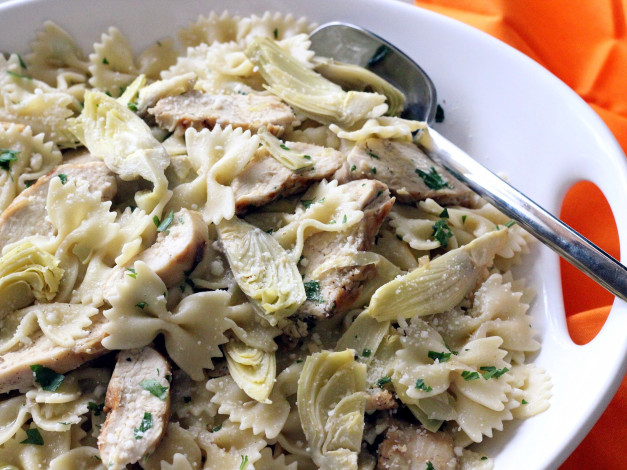 Обои картинки фото еда, макаронные блюда, паста, макароны, бантики, соус