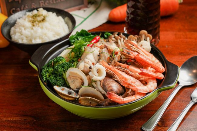 Обои картинки фото еда, рыба,  морепродукты,  суши,  роллы, снедь