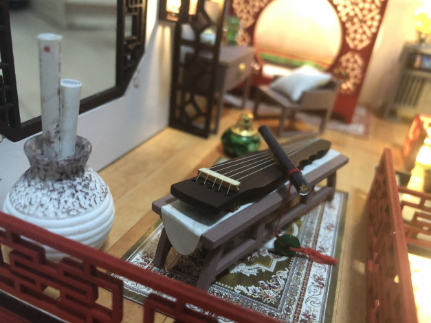 Обои картинки фото разное, игрушки, домик, комната, вещи, гуцинь