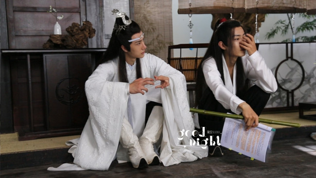 Обои картинки фото разное, знаменитости, ван, ибо, сяо, чжань, костюмы, сценарий, съемки