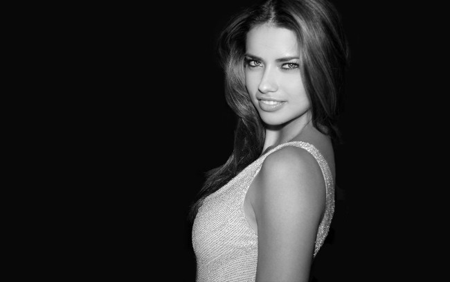 Обои картинки фото девушки, adriana lima, модель, черно-белая, платье