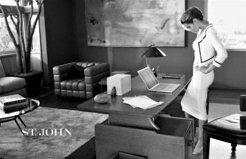 Картинка девушки angelina+jolie костюм кабинет ноутбук