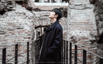 Картинка мужчины xiao+zhan актер пальто развалины