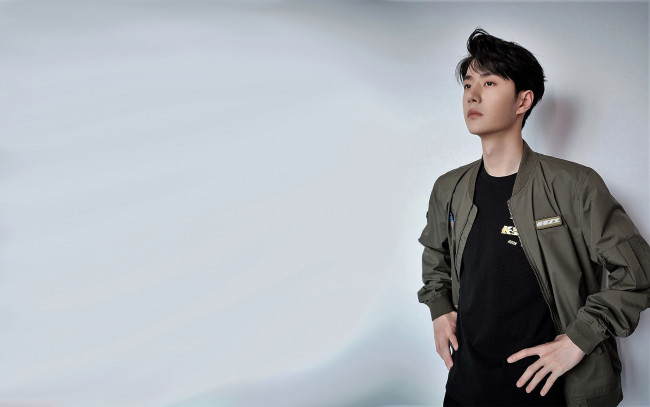 Обои картинки фото мужчины, wang yi bo, актер, футболка, куртка