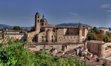 Картинка урбино италия города панорамы дома купол башни каменный