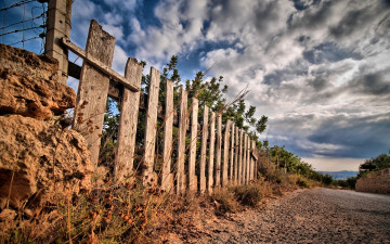 Картинка природа дороги дорога облака забор