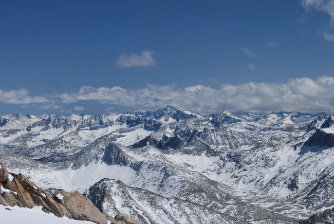 Обои картинки фото природа, горы, камни, снег, небо, тучи