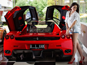 Картинка автомобили авто девушками феррари