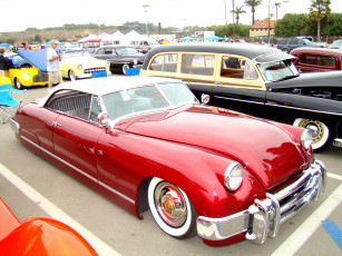 Картинка автомобили выставки уличные фото улица