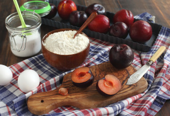 Картинка еда разное сливы мука яйца нож